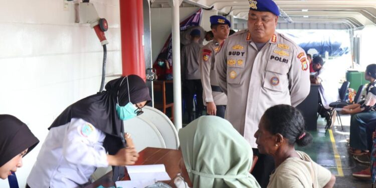 Ditpolairud dan Bid Dokkes Polda Papua Barat Daya Gelar Sambang Nusa Presisi dan Bakti Sosial untuk Nelayan