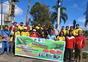 Bagikan 500 Bibit Pohon, Kadis LH PBD Apreseasi Komunitas Keep Papua Green