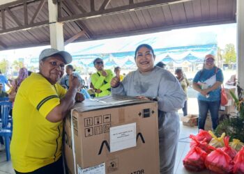 Jelang HUT ke- 59 Kabupaten Sorong, TP PKK Kabsor Gelar Senam Sehat dan Berbagi Sembako kepada 300 Lansia
