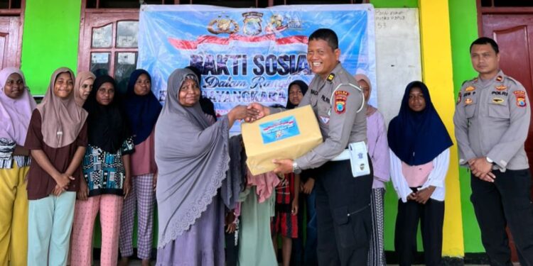 Sambut HUT Bhayangkara, Polda Papua Barat Daya Salurkan Bantuan Sembako ke Panti Asuhan dan Warga Kokoda