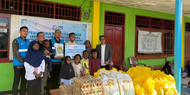 PLN Salurkan Bantuan Sembako dan Resmikan Program Pengajar Binaan di Panti Asuhan Al-Hijrah Sorong