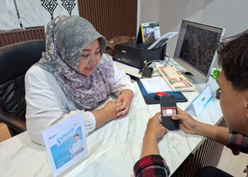 Cukup 1 Menit, PLN Ajak Masyarakat Papua Nilai Layanan Kelistrikan di Polling Danantara CX100