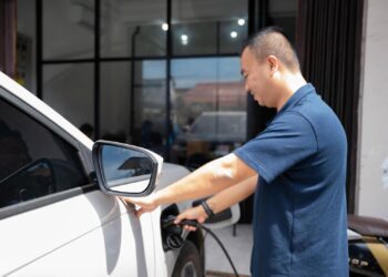 Dukung Transisi Energi di Papua, PLN Perkuat Ekosistem EV Melalui Layanan Home Charging Services