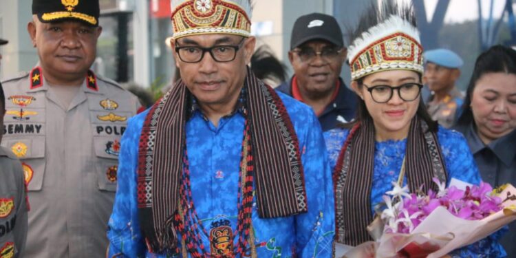 Kapolda Papua Barat Daya Brigjen Audie Sonny Latuheru Disambut Meriah Saat Tiba di Sorong