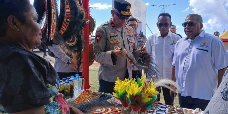 Festival Rakyat 2026 Resmi Dibuka, Kadin Papua Barat Daya Bangkitkan Puluhan UMKM Lokal