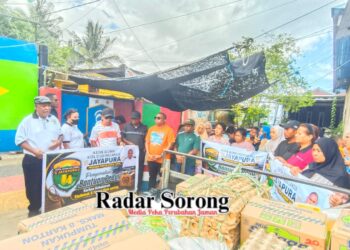 Ikatan Alumni Kota Studi Hollandia Jayapura PBD Salurkan Bantuan untuk Korban Kebakaran di Klaligi dan Malawei