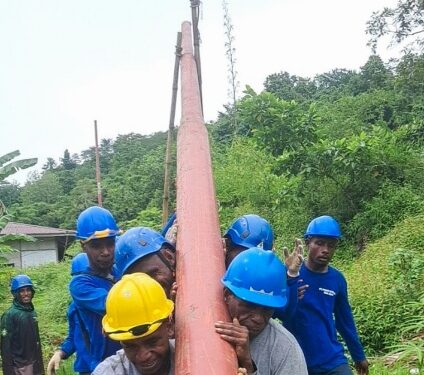 PLN Resmikan Aliran Listrik 24 Jam di Kampung Sum Kabupaten Fakfak