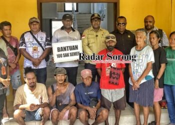 Ketua DPR PBD Salurkan Bantuan Semen Bagi Warga Korban Rumahnya Dampak Abrasi