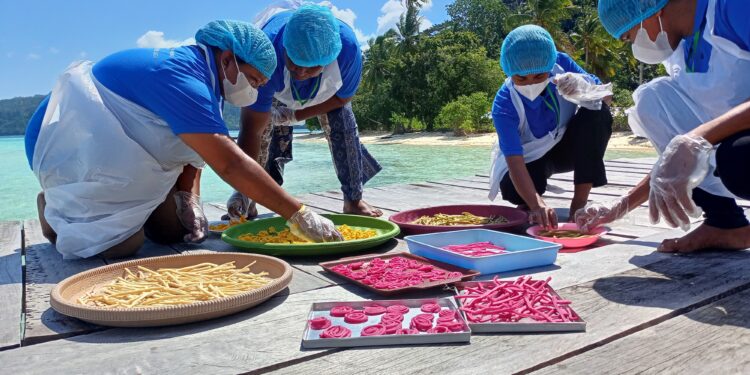 Hari Kedua Kegiatan, Peserta Diajak Praktek Langsung Pembuatan Mie Sagu