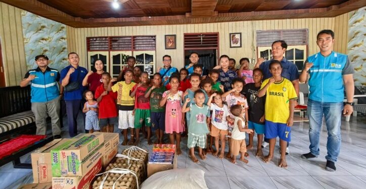 PLN Salurkan Bantuan Sembako ke Dua Panti Asuhan di Sorong
