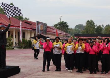 Semarakkan HUT RI dan HUT Polwan, Polda Papua Barat Daya Gelar Jalan Santai dan Berbagai Perlombaan