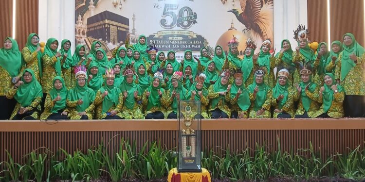 Puncak Milad ke- 50, KPWI Serahkan Piala Bergilir dan Tanda Jasa
