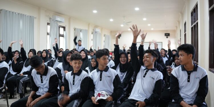 PLN Sasar Generasi Muda, Gelar Edukasi Kelistrikan di SMA Averos Kota Sorong