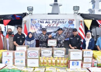 Kapal Perang TNI AL dari Papua Barat Daya Angkut Bahan Kontak untuk Korban Gempa Bumi NTT