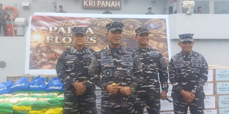Panglima Koarmada RI Lepas KRI Panah dan KRI Bawal Angkut Bantuan Korban Gempa Bumi NTT