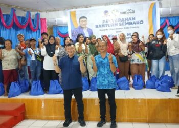 Kunjungi Dapil, Rico Sia Serahkan Ribuan Bantuan Paket Sembako