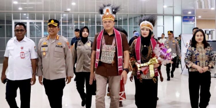 Brigjen Pol. Hengki Haryadi Tiba di Sorong Disambut Wakapolda dan Forkopimda