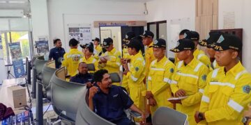 Tingkatkan Wawasan Kepelabuhanan, Taruna Politeknik Pelayaran Sorong Kunjungi  Terminal Petikemas Sorong