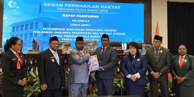 Pemerintah Provinsi Papua Barat Daya Serahkan Ranperda APBD-P 2026 ke DPRP