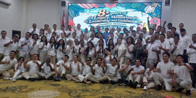 Tangis Haru Warnai Perpisahan GM Vega Prime Hotel Agus Sunarto