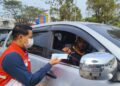 Peduli Dampak Kabut Asap di Sorong, Pertamina Patra Niaga dan Hiswana Migas Bagikan Masker Gratis
