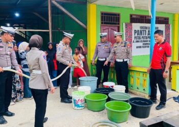 Ditlantas Polda Papua Barat Daya Salurkan 5.000 Liter Air Bersih ke Panti Asuhan Putra-Putri Papua Muslim