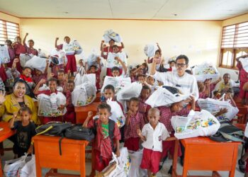 Program SESAMA, Pertamina Kembali Salurkan Perlengkapan Sekolah Bagi Ratusan Murid di Sentani