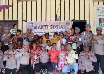 Sambut HUT ke-24 Propam Polri, Bidpropam Polda Papua Barat Daya Salurkan Bansos dan Air Bersih