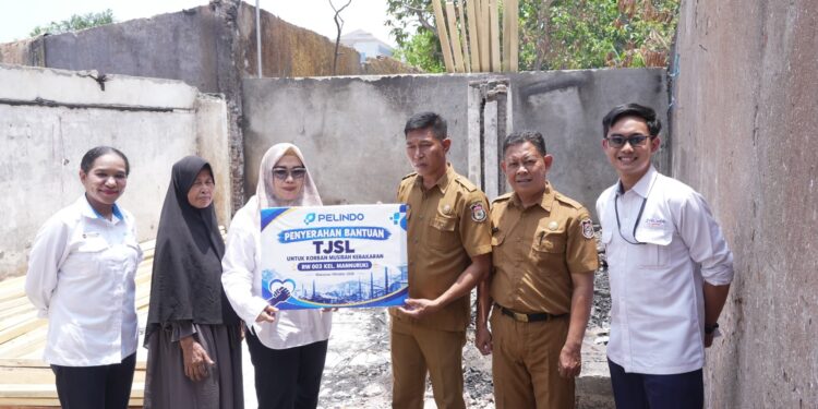 Pelindo Regional 4 Salurkan Bantuan bagi Korban Kebakaran di Makassar