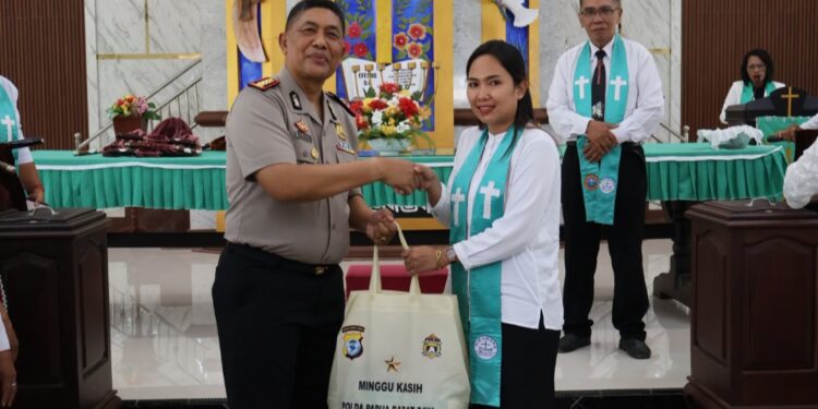Wakapolda Papua Barat Daya Ajak Jemaat GKI Imanuel Malawili Bersama Jaga Kamtibmas